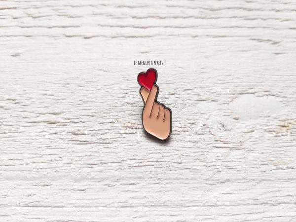 Pin's Coeur avec les doigts