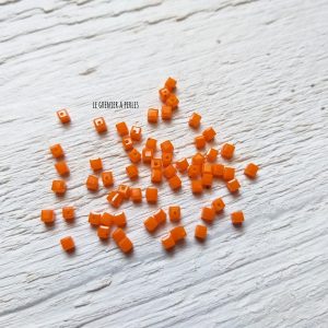 25 Perles CUBES 2 mm Orange