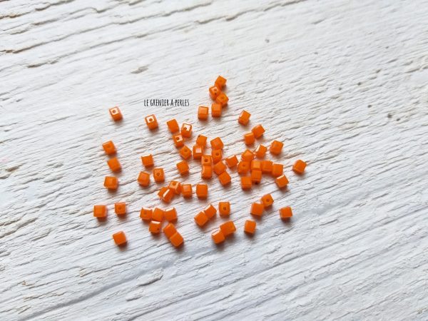 25 Perles CUBES 2 mm Orange