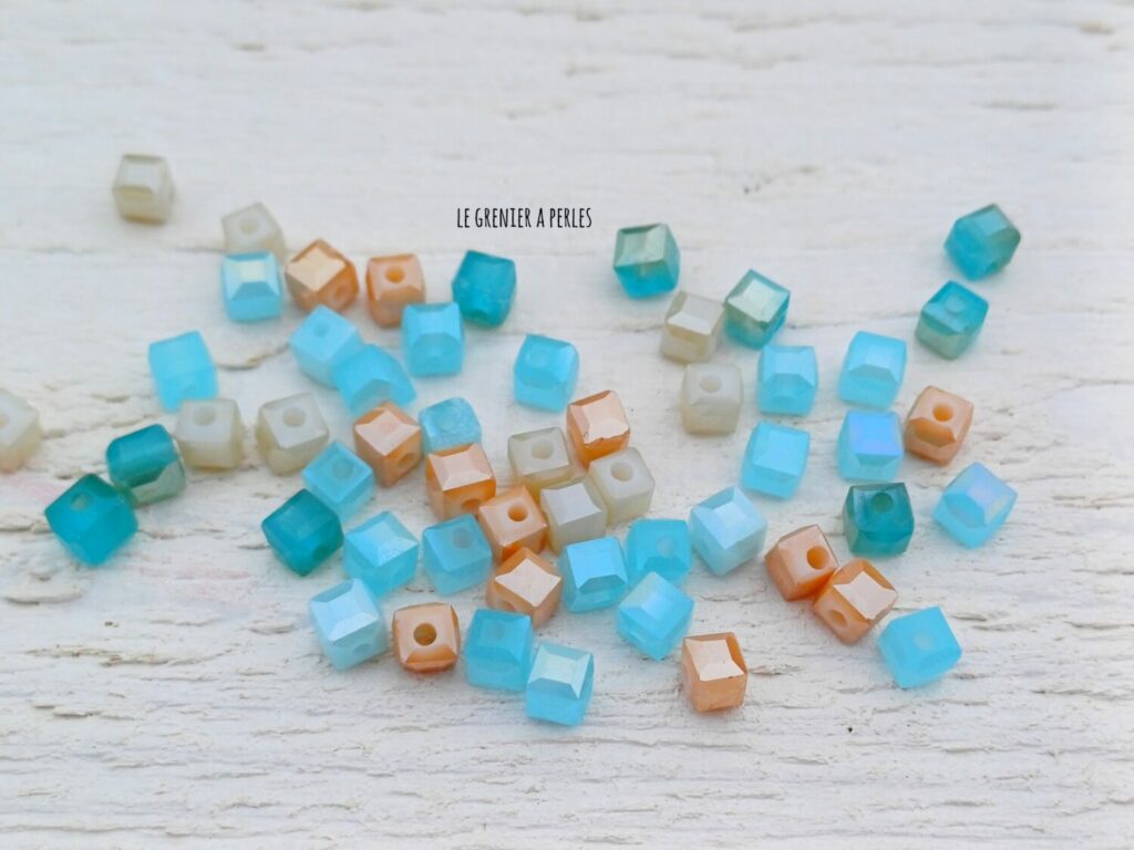 perles cubes bleu et beige