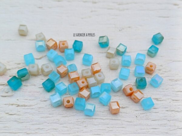 perles cubes bleu et beige