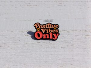 Pin's 2809 tendance positive vibes only pin's pour l'été pin's le grenier a perles ultra tendance